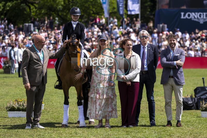 dressage PrizeGiving_Hamburg_20240512_SS350528.jpg